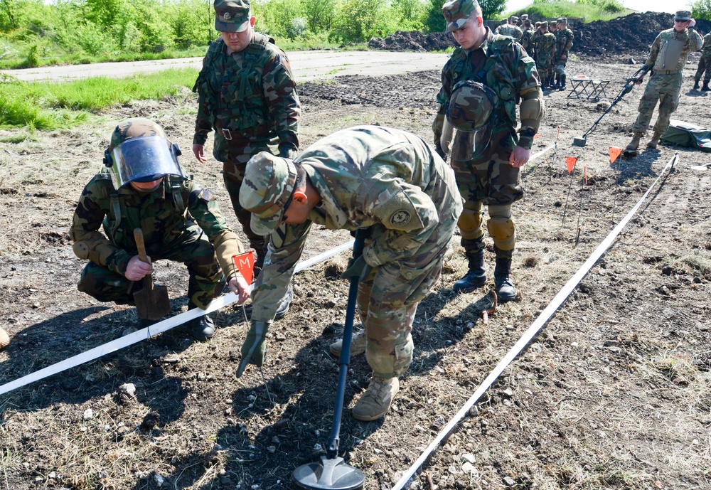 RES 2CR Soldiers train with Moldovan Army
