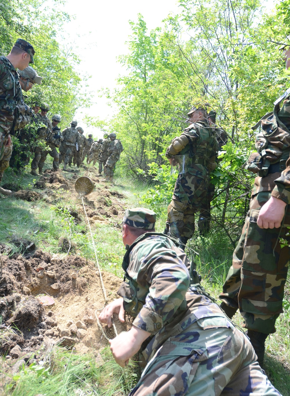 RES 2CR Soldiers train with Moldovan Army