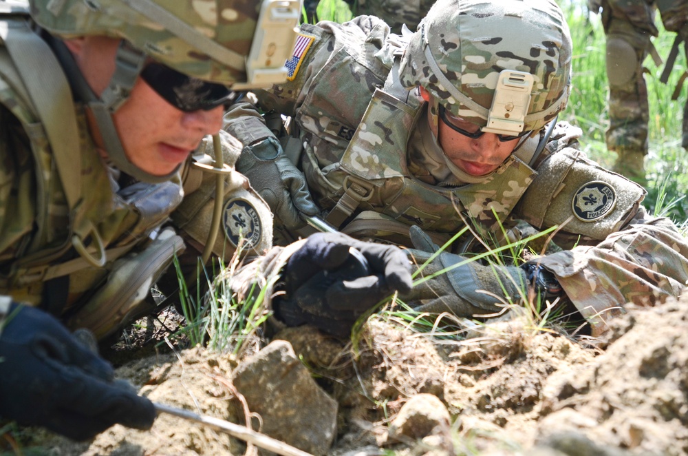 RES 2CR Soldiers train with Moldovan Army