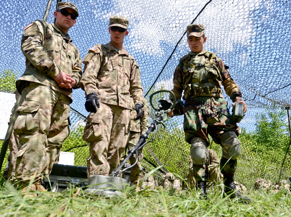 RES 2CR Soldiers train with Moldovan Army