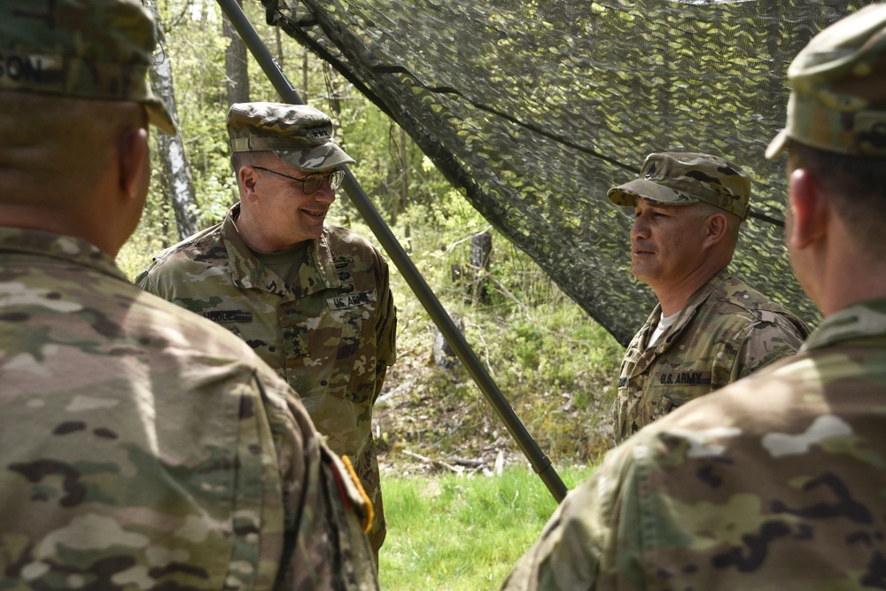 Lt. Gen. Ben Hodges visits 2nd Cavalry Regiment