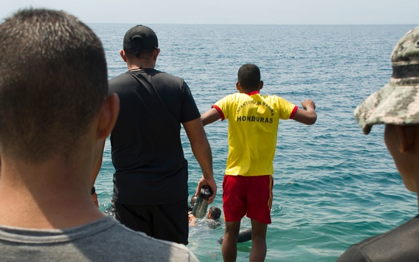 U.S. Marine Security Cooperation Team helps provide counter-drug training to Honduran sailors