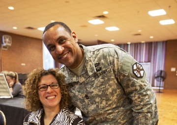 Military spouses get creative while enjoying fellowship