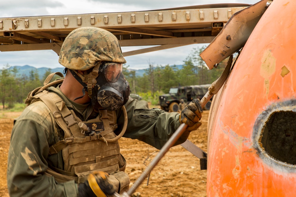 Marine Wing Support Squadron 171 simulates aircraft salvage, recovery