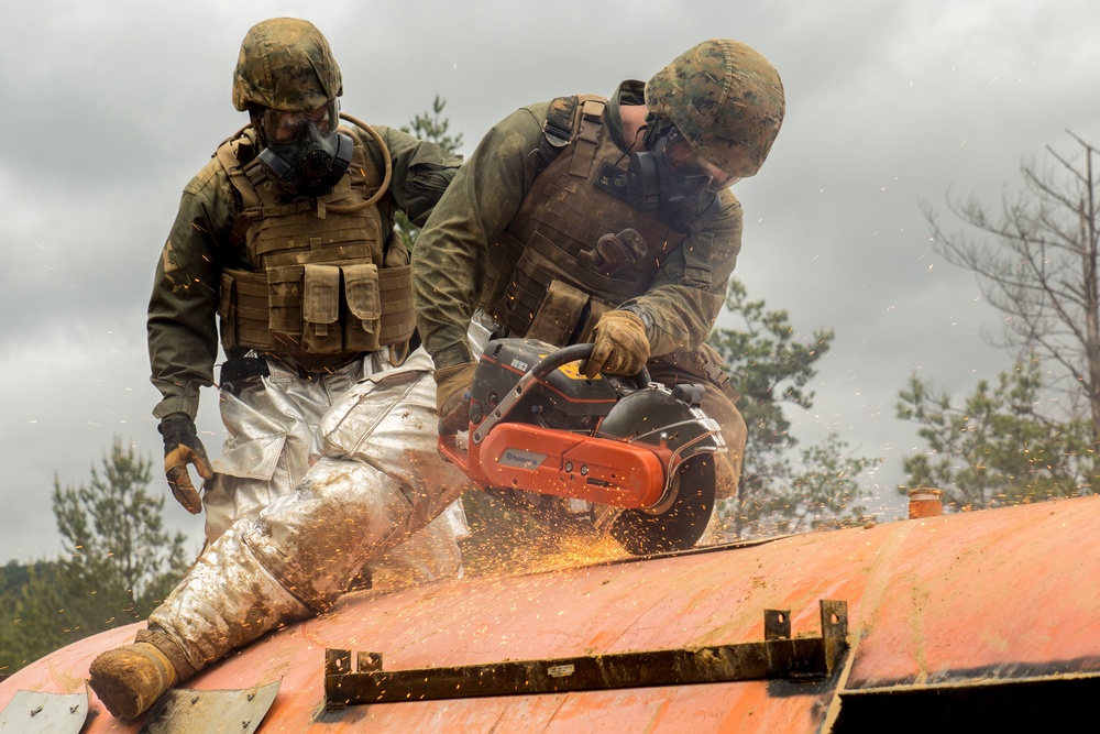 Marine Wing Support Squadron 171 simulates aircraft salvage, recovery