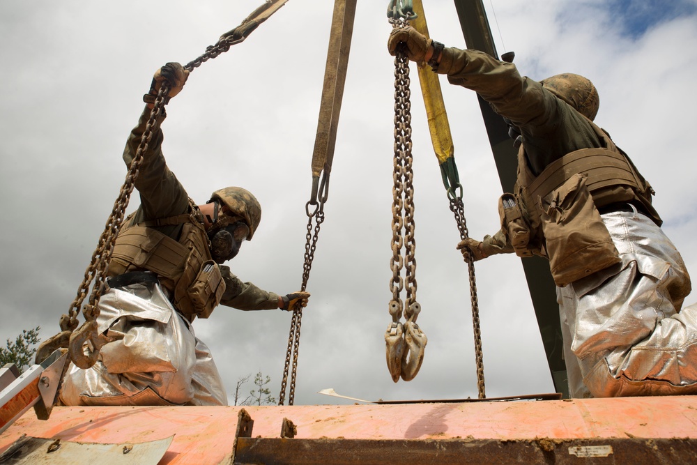 Marine Wing Support Squadron 171 simulates aircraft salvage, recovery