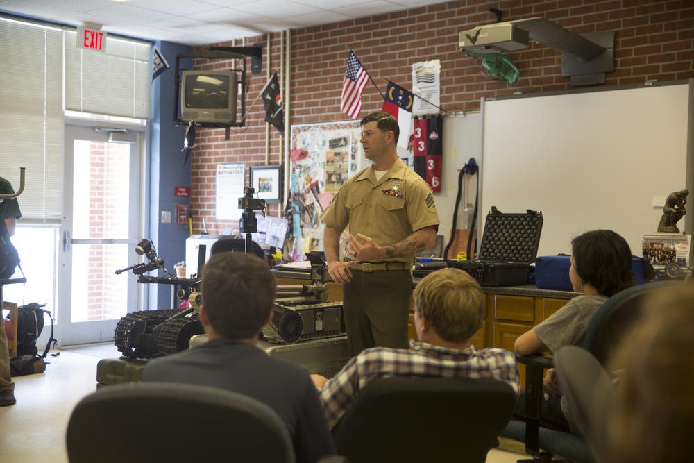 EOD provides firsthand robotics demonstration to Swansboro High Robotics Team