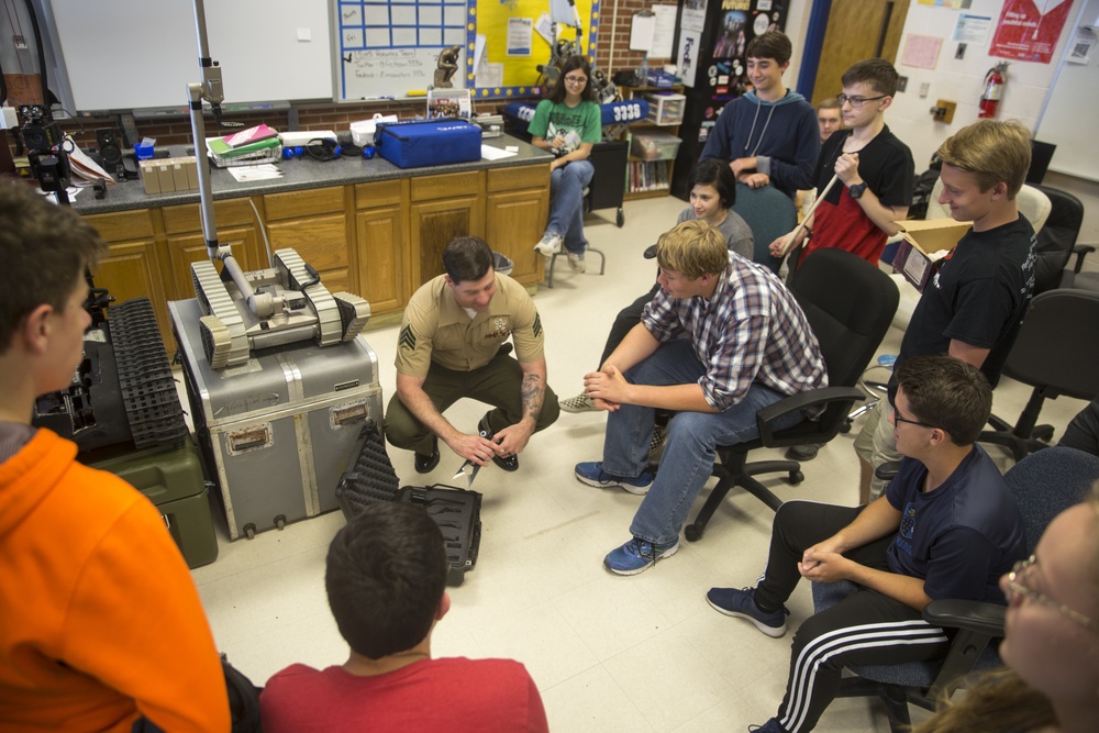 EOD provides firsthand robotics demonstration to Swansboro High Robotics Team