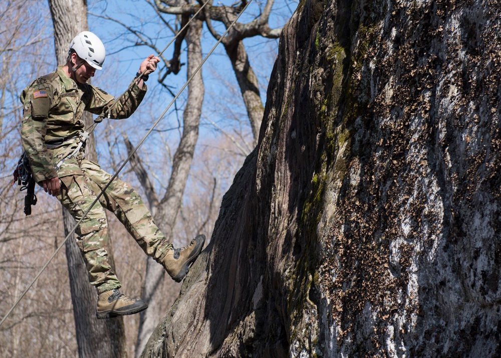 Army Mountain Warfare School Instructor Rappels