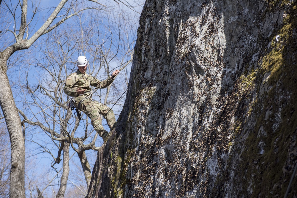 Army Mountain Warfare School Instructor Rappels