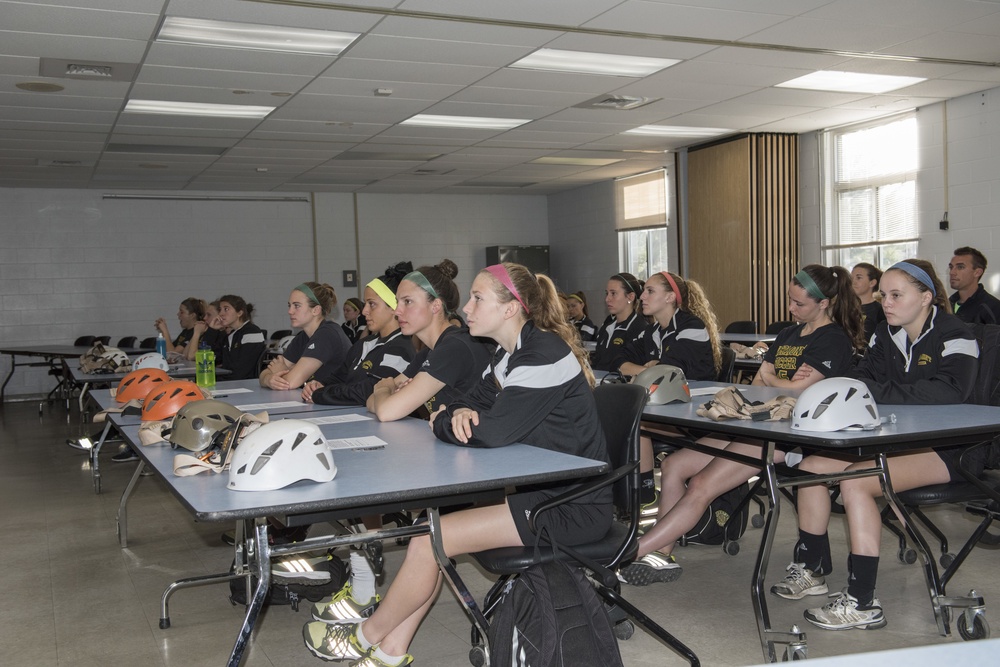 Army Mountain Warfare School Instructor Briefs UVM Soccer Team