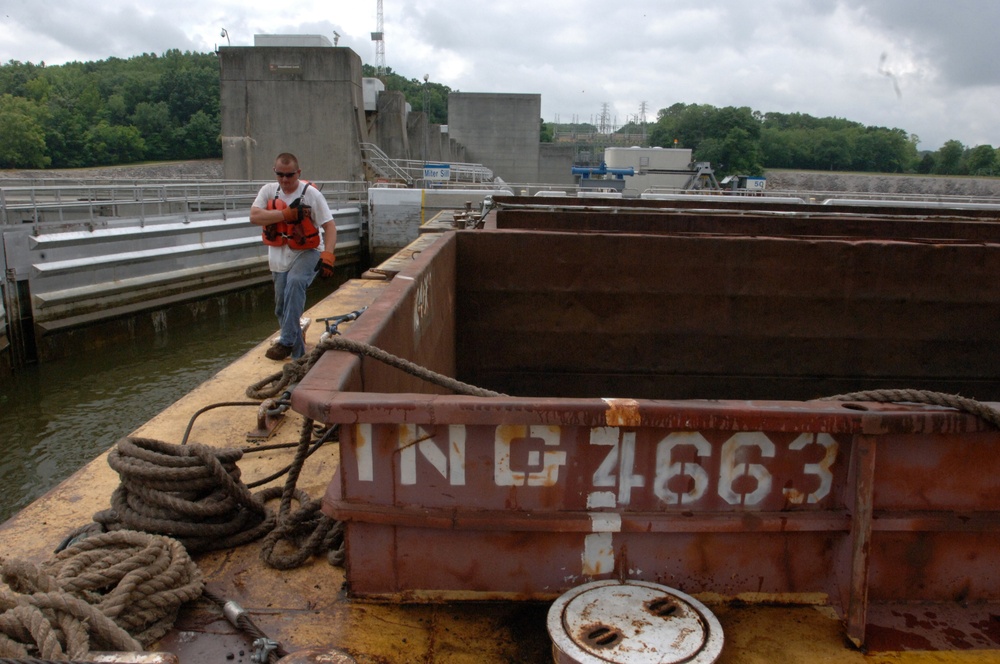 Corps of Engineers offers public access to Cheatham Lock