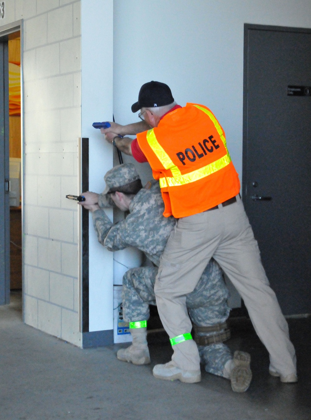 Oregon National Guard military police learn active shooter response from civilian law enforcement instructors