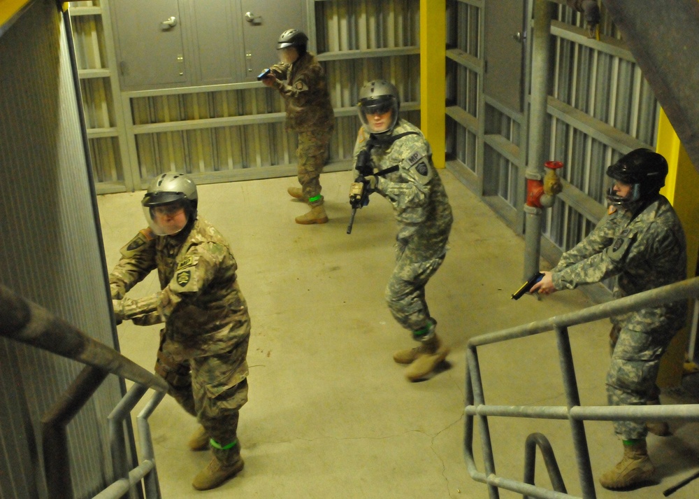 Oregon National Guard military police learn active shooter response from civilian law enforcement instructors