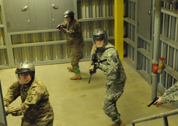 Oregon National Guard military police learn active shooter response from civilian law enforcement instructors