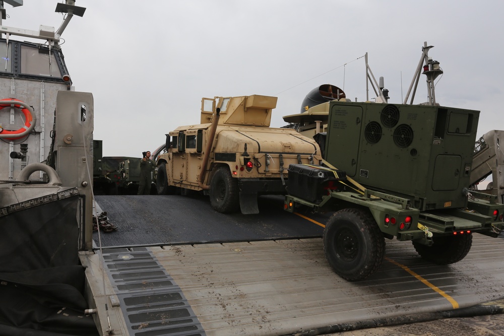 22nd MEU, ACU-4 onload USS Wasp