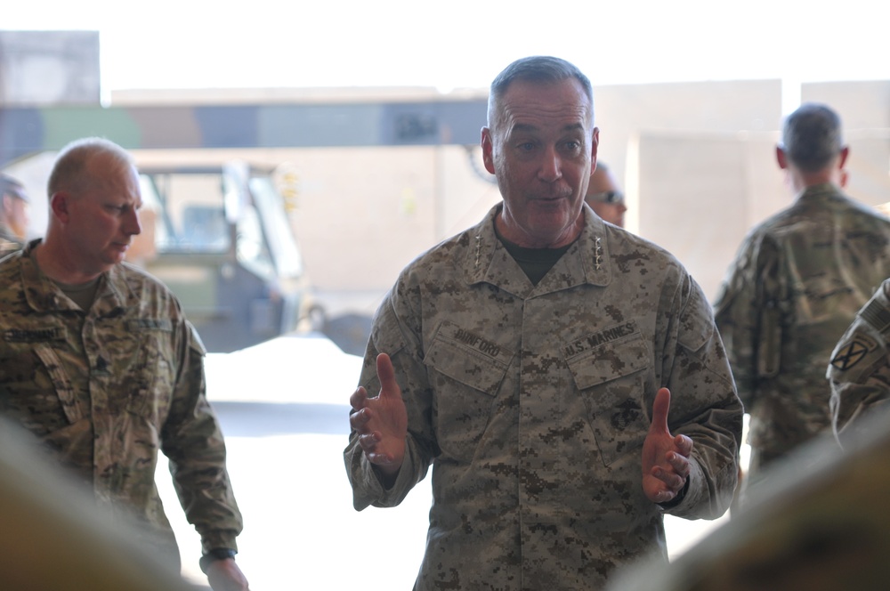 Chairman of Joint Chiefs of Staff visits 40th CAB