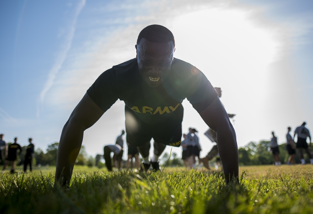 Military police headquarters conducts APFT