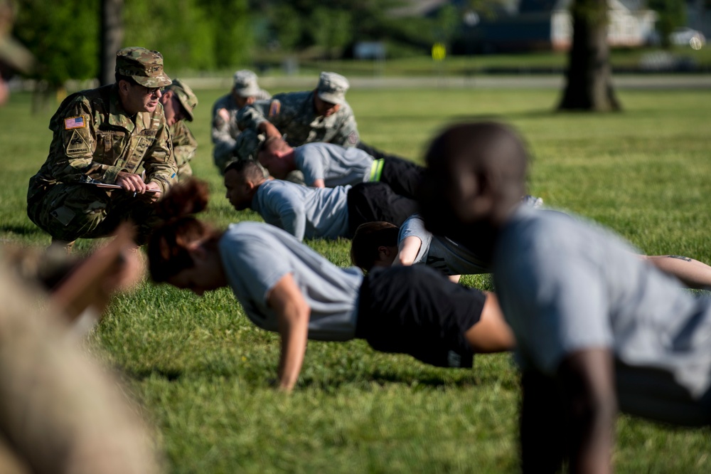 Military police headquarters conducts APFT