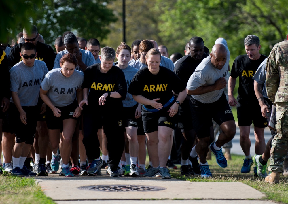 Military police headquarters conducts APFT