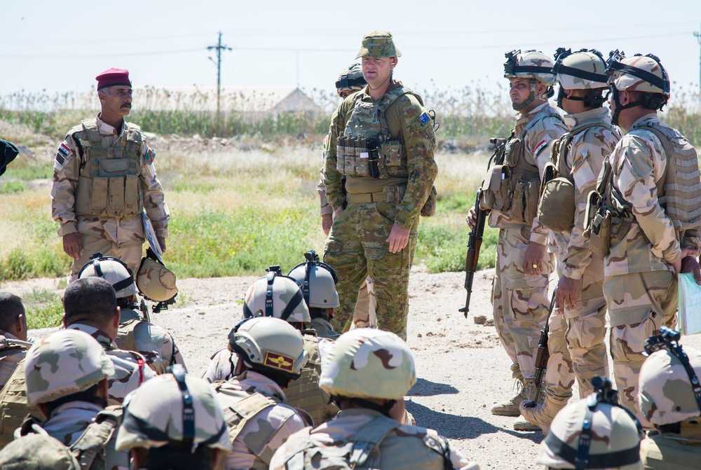 Task Group Taji trains Iraqi soldiers on squad drills
