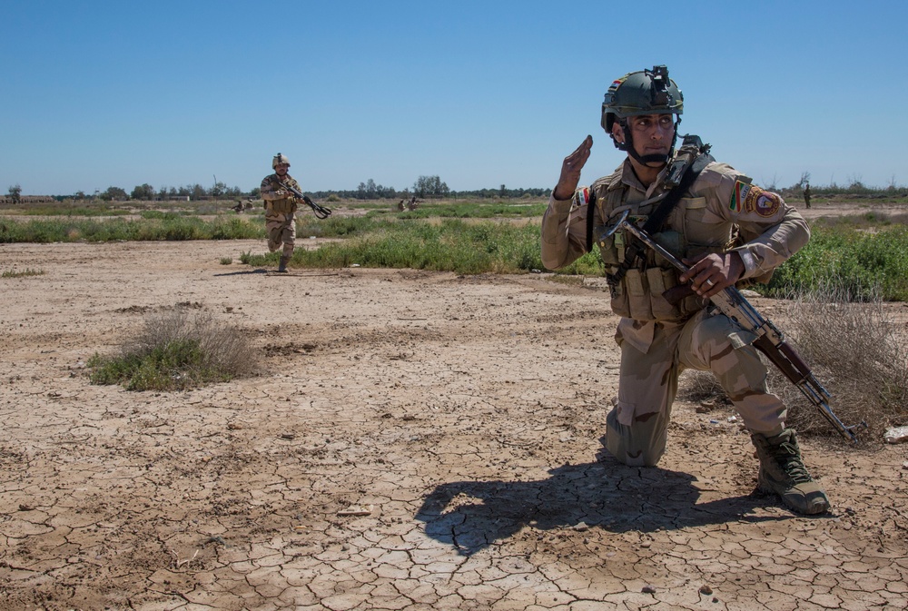 Task Group Taji trains Iraqi soldiers on squad drills