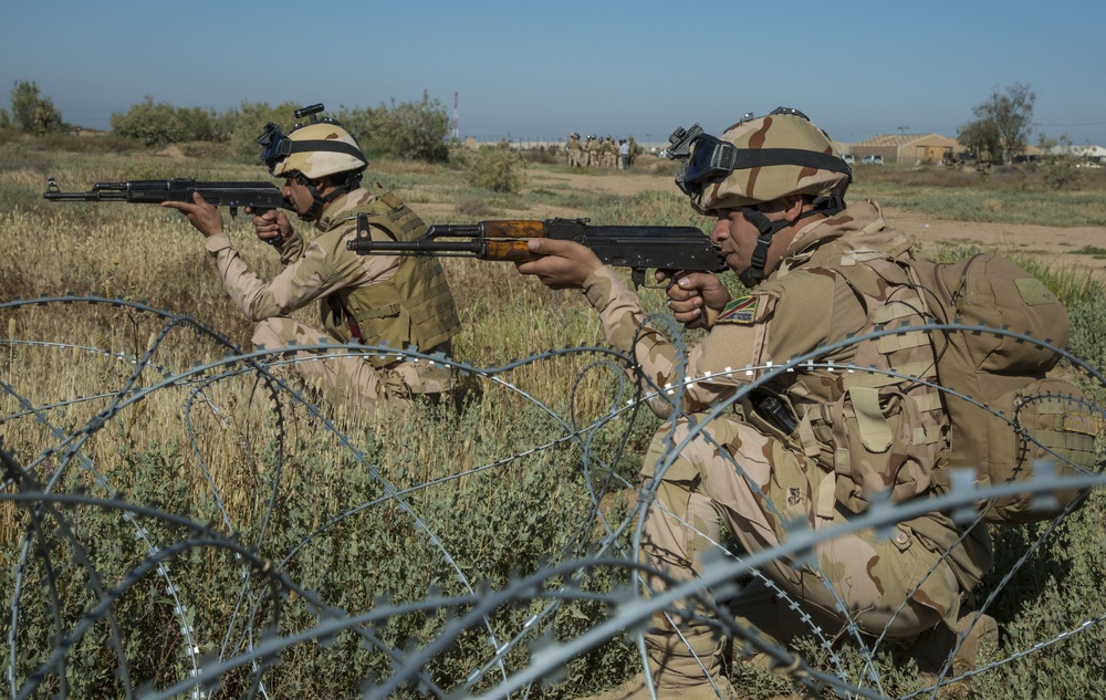 Task Group Taji trains Iraqi soldiers on squad drills