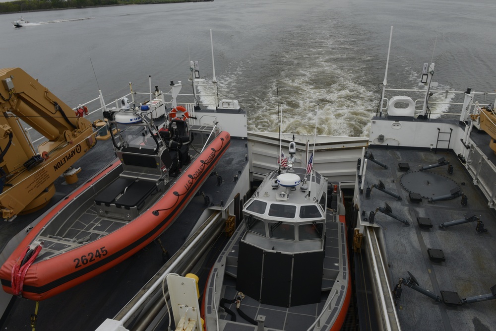 Coast Guard cutter Hamilton visits Philadelphia