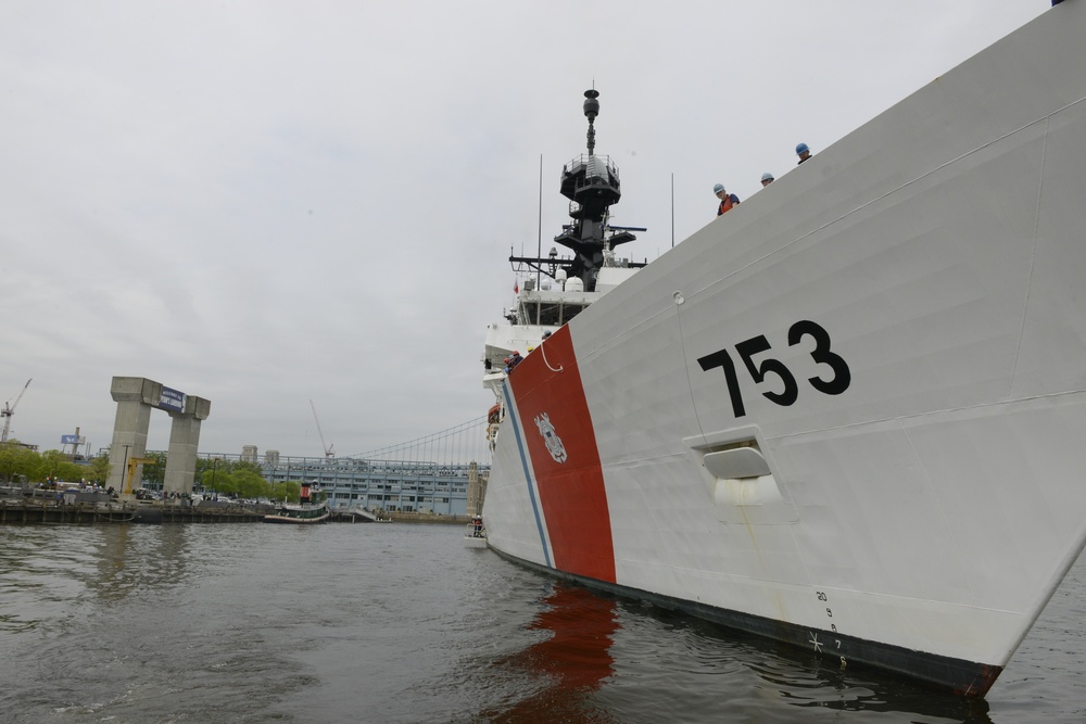 Coast Guard cutter Hamilton visits Philadelphia