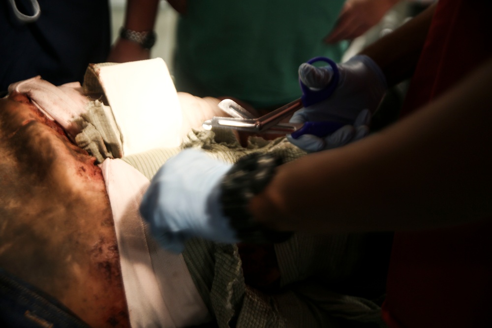 22nd MEU and Wasp Marines and Sailors conduct MASCAL exercise