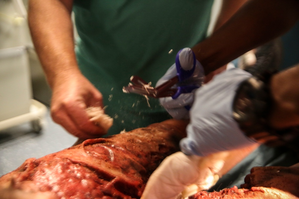 22nd MEU and Wasp Marines and Sailors conduct MASCAL exercise