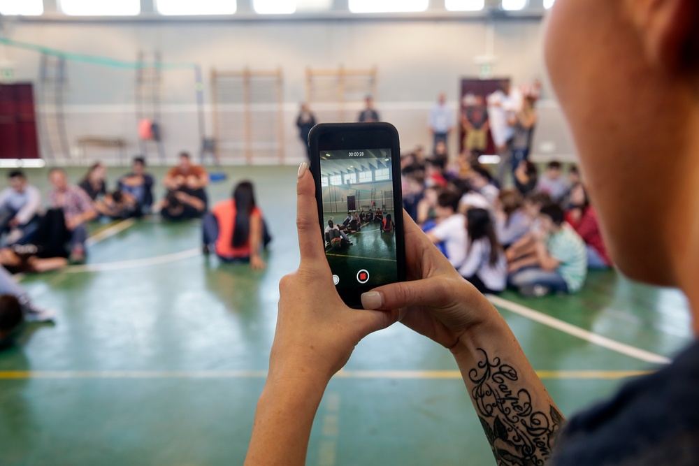 Marines teach nutrition, fitness, English to Italian children