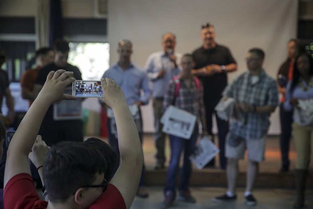 Marines teach nutrition, fitness, English to Italian children
