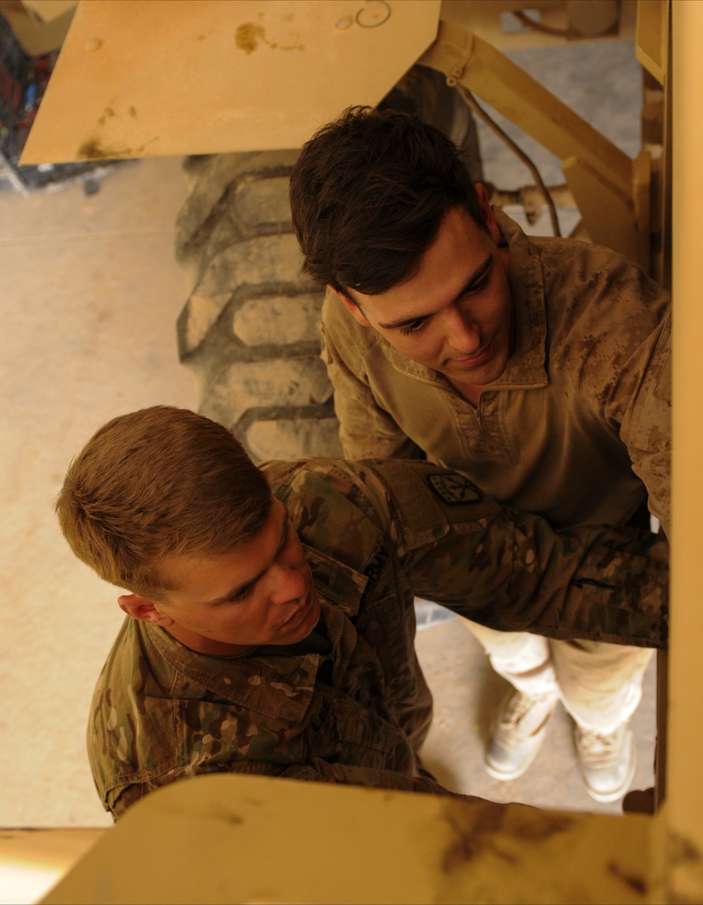 Soldier, Marine repair forklift