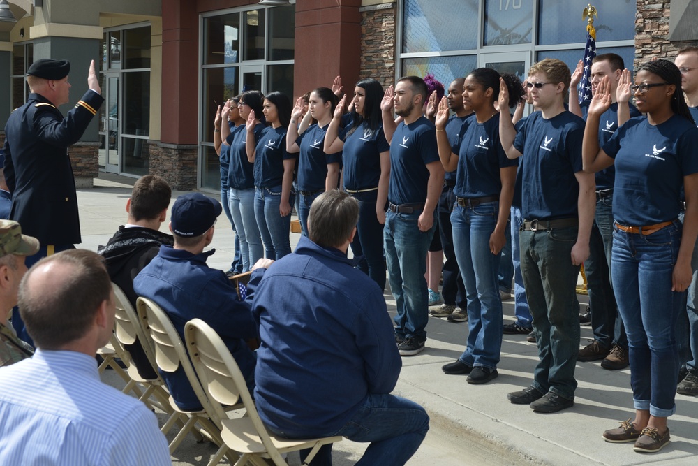 New Air Force recruiting station opens in Anchorage