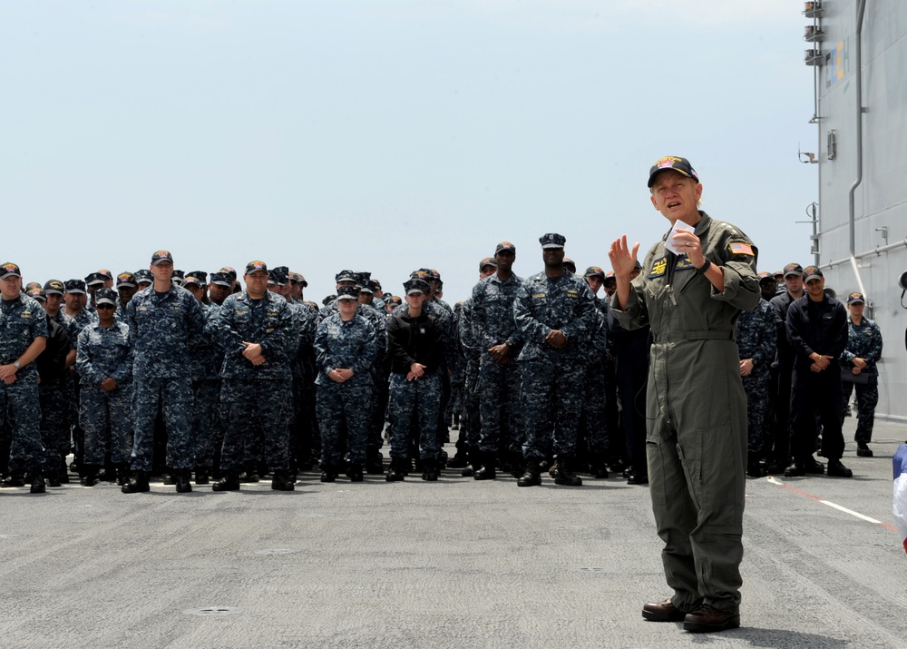 Commander, U.S. 3rd Fleet Vice Adm. Nora Tyson Visits USS Makin Island (LHD 8)
