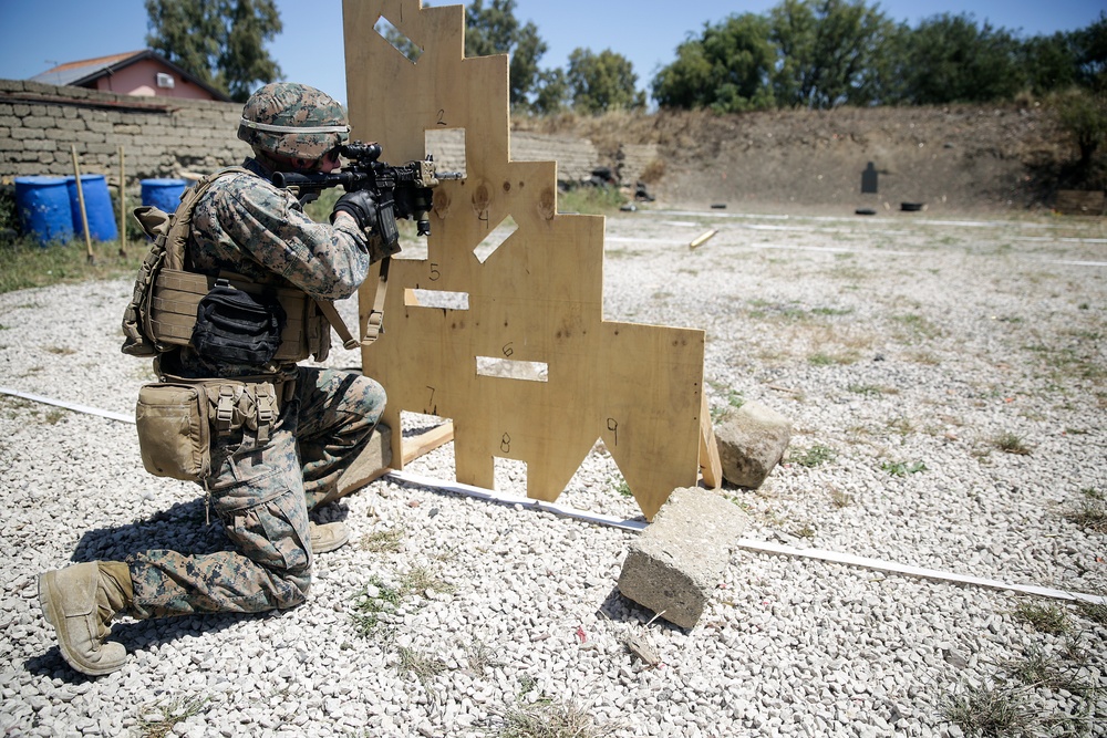 Marines aim for combat marksmanship proficiency