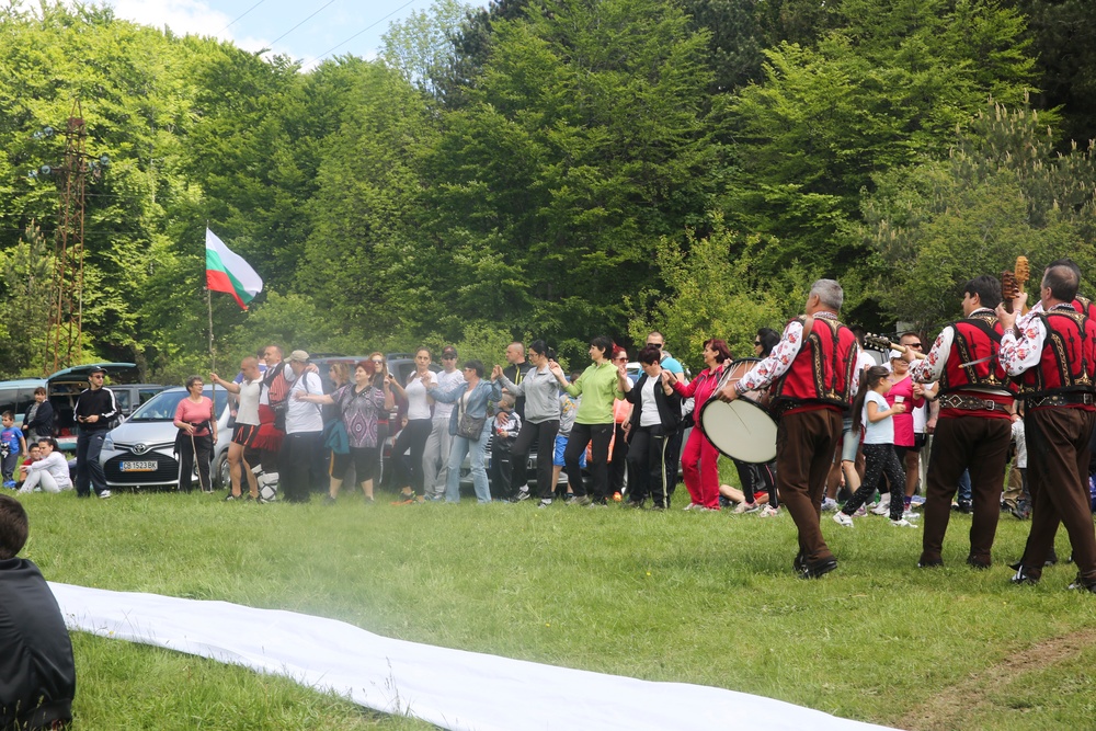 Bulgarians, U.S. Marines compete in “strong man” event with historical significance