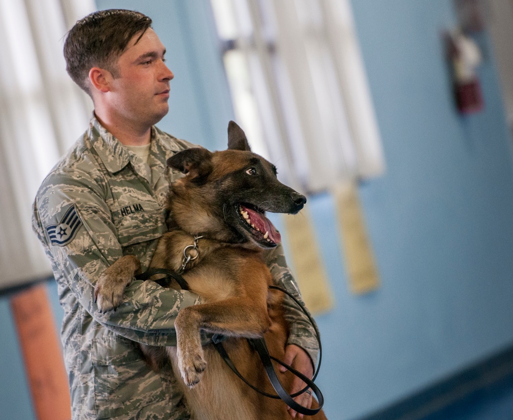 Dvids - Images - K-9 Demonstration For Kids [image 9 Of 15]