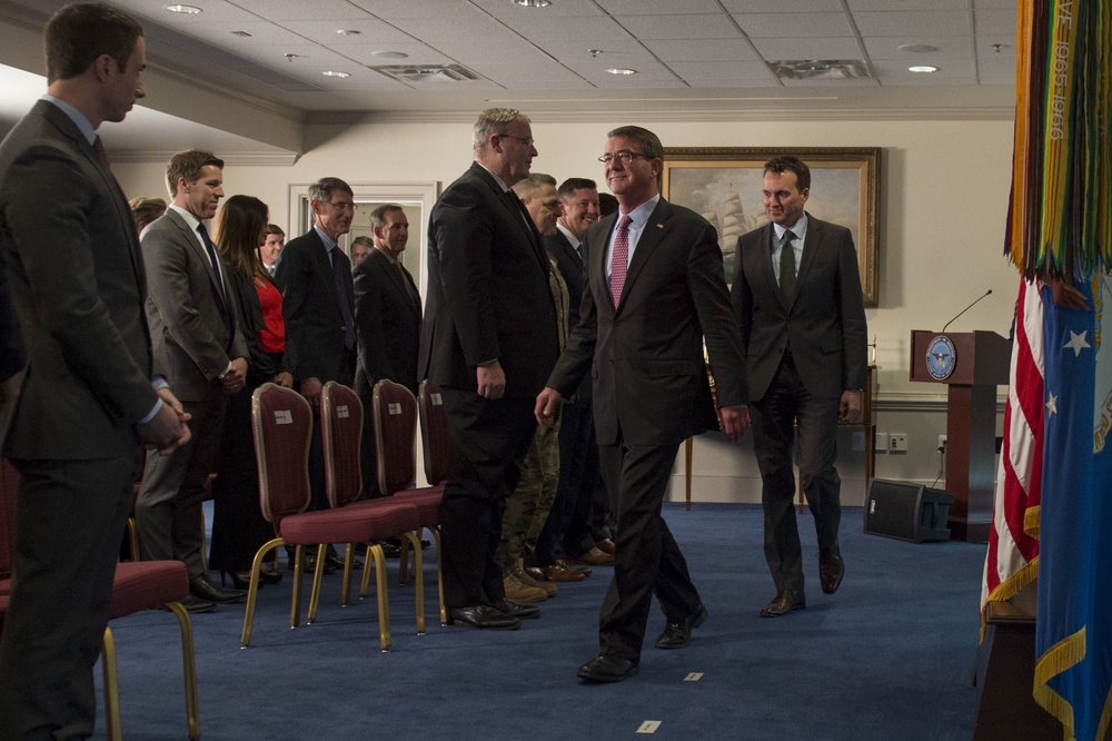 SD swears in Secretary of the Army