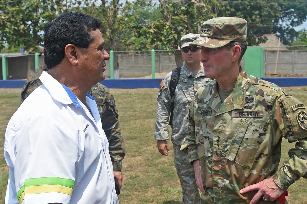 SOUTHCOM deputy commander visits BEYOND THE HORIZON 2016 GUATEMALA