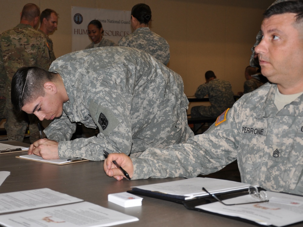 Guardsmen find employment during Arizona National Guard career fair