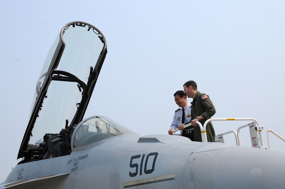 U.S. Navy Squadrons Provide Tour for Japan Self-Defense Force Joint Staff College Students and Staff