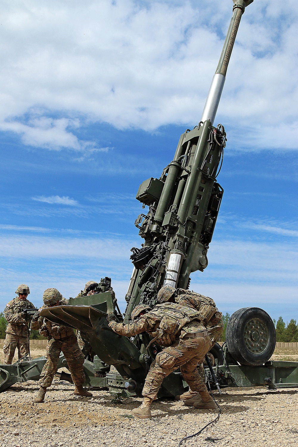 Latvian Ministry of Defence officials view Howitzer demonstration