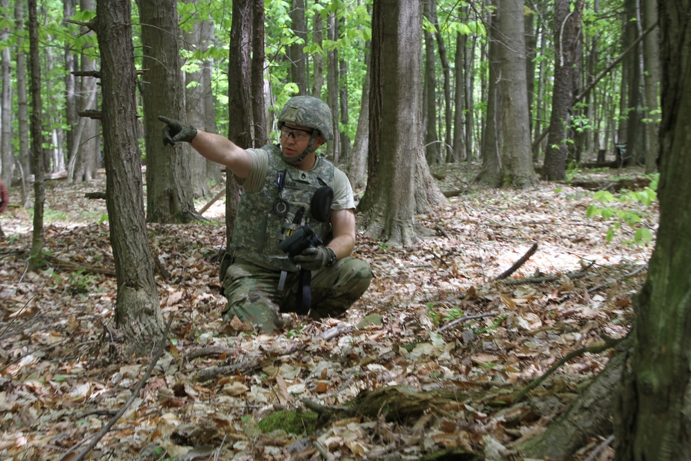 New York Army National Guard EOD experts tackle Ravens Challenge
