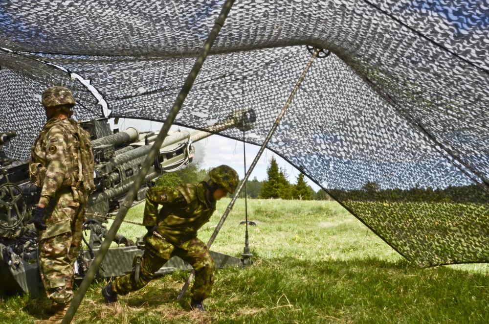 US, Estonia Soldiers make some noise