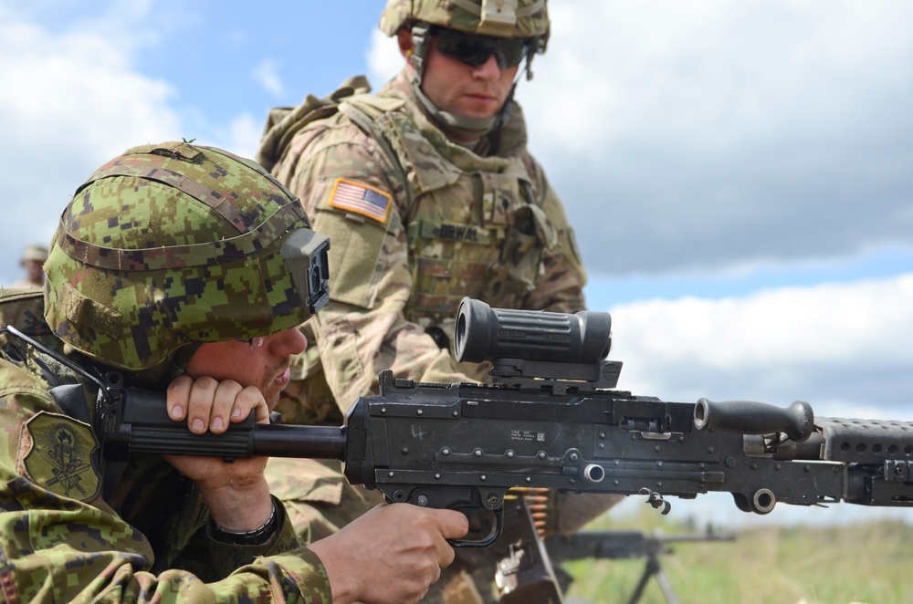 US, Estonia Soldiers make some noise