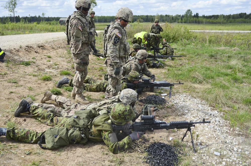 US, Estonia Soldiers make some noise