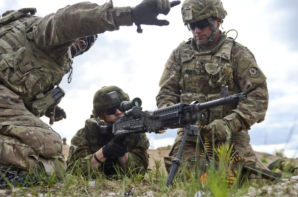 US, Estonia Soldiers make some noise