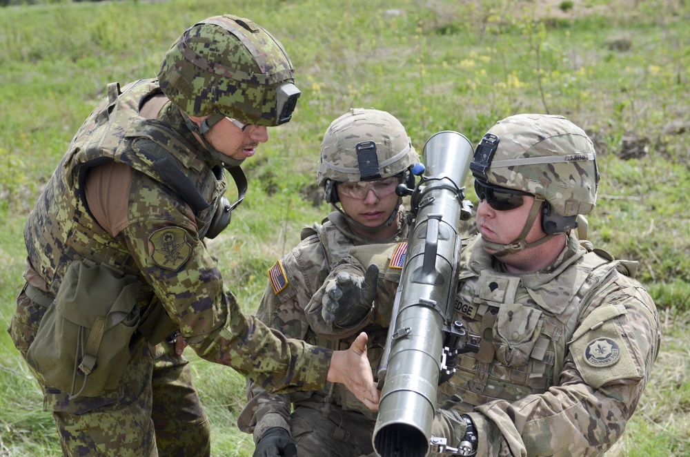 US, Estonia Soldiers make some noise